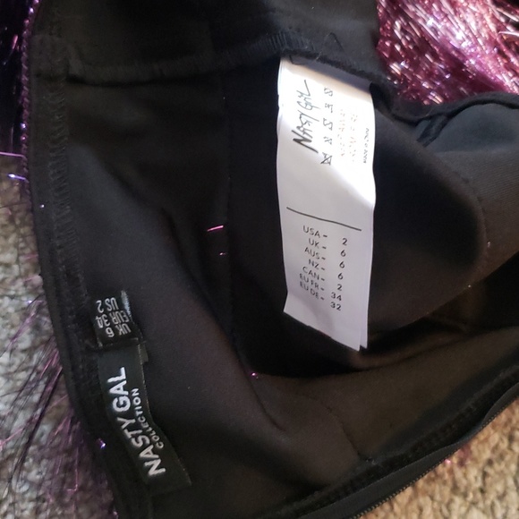 📌 NWOT Nasty Gal Metallic Tiered Fringe Shorts - Picture 7 of 9